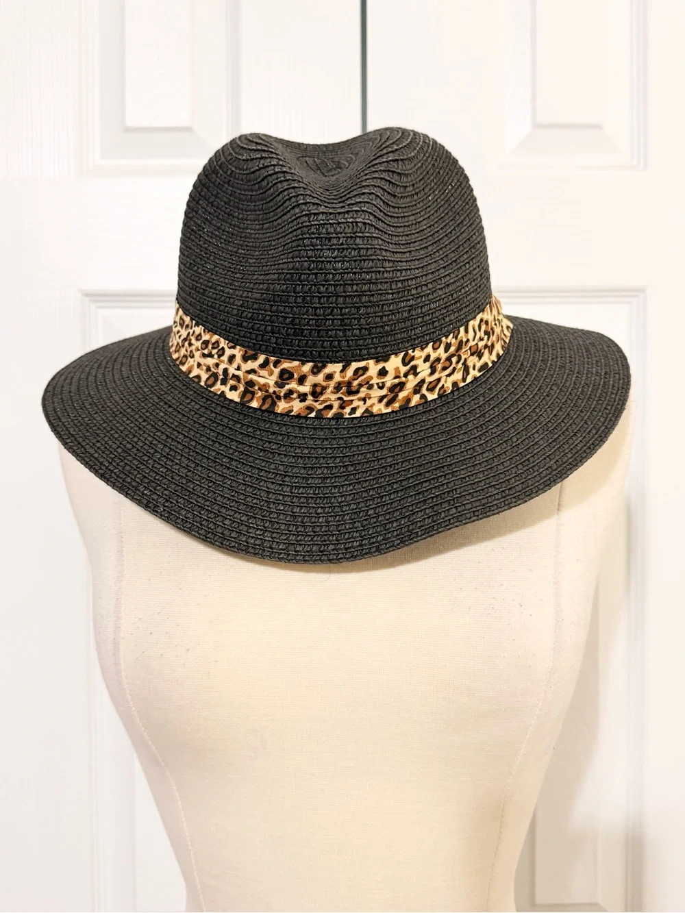 Black Straw Sun Hat with Leopard Band